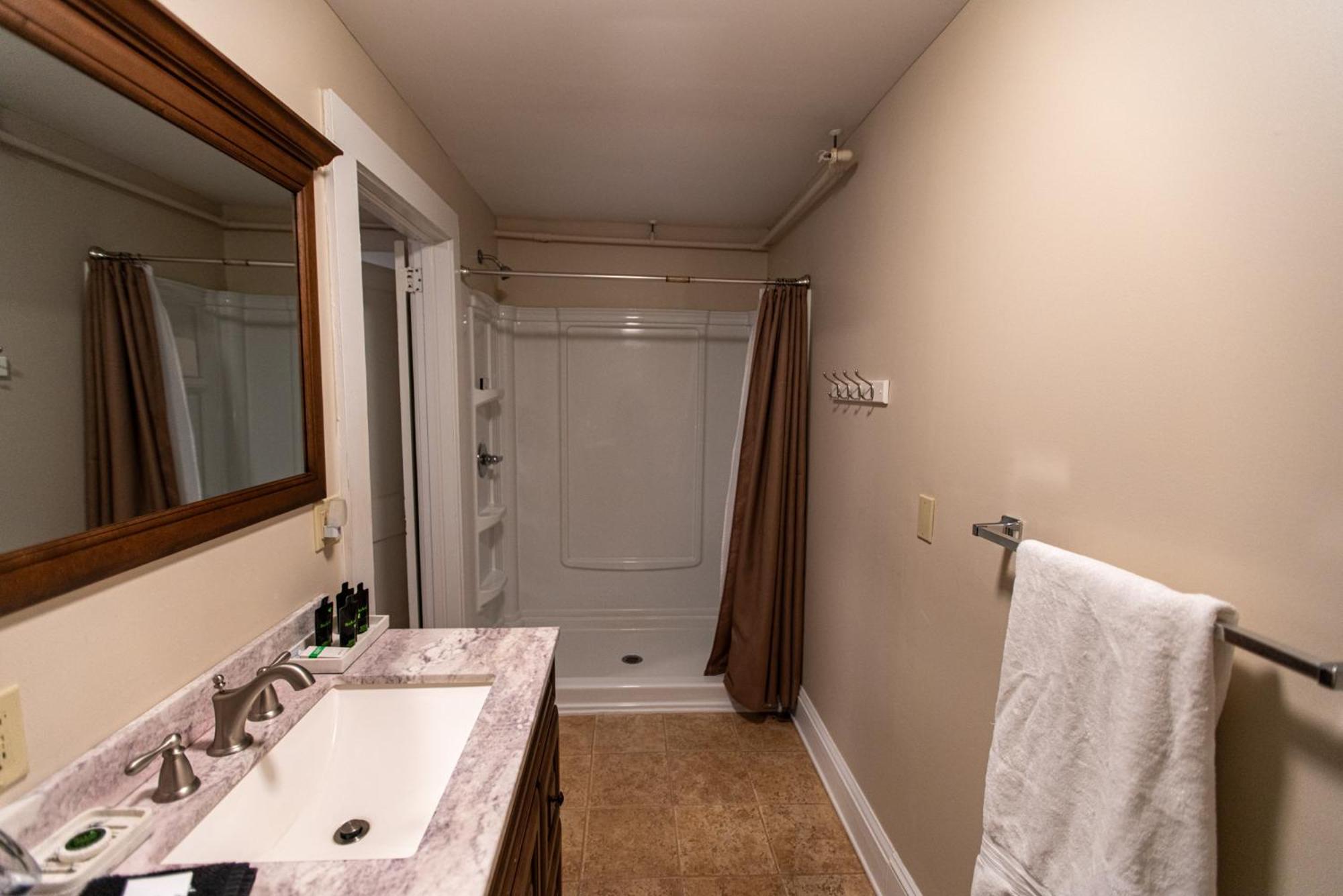 The Escape Apartment Lewisburg Bagian luar foto